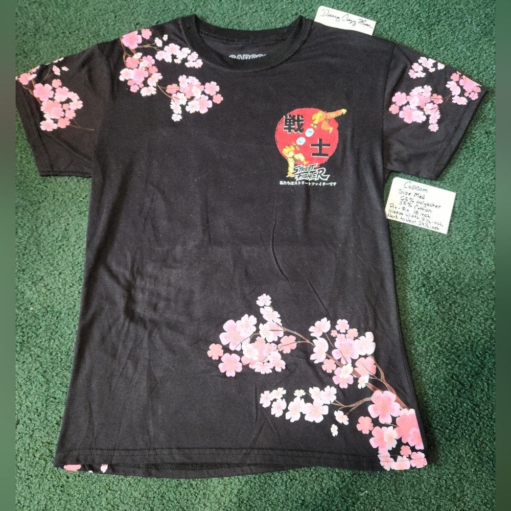 Capcom size Med Street Fighter t-shirt NWOT